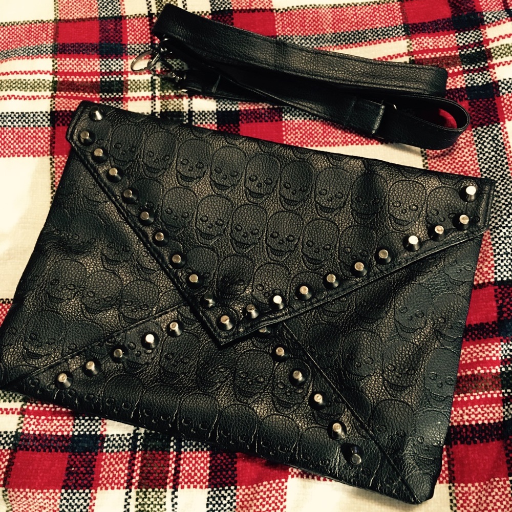 Studded Black Envelope Skull Clutch 💕